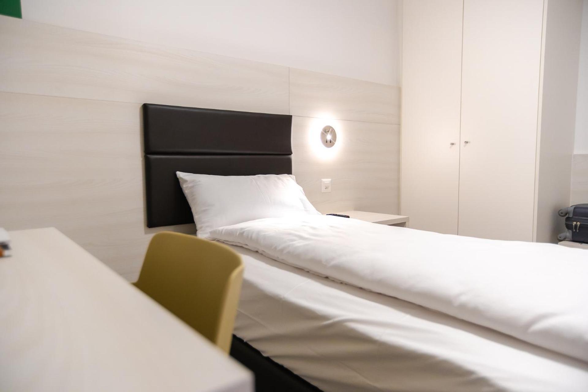 Miralago Locarno Easy Rooms Muralto Rum bild