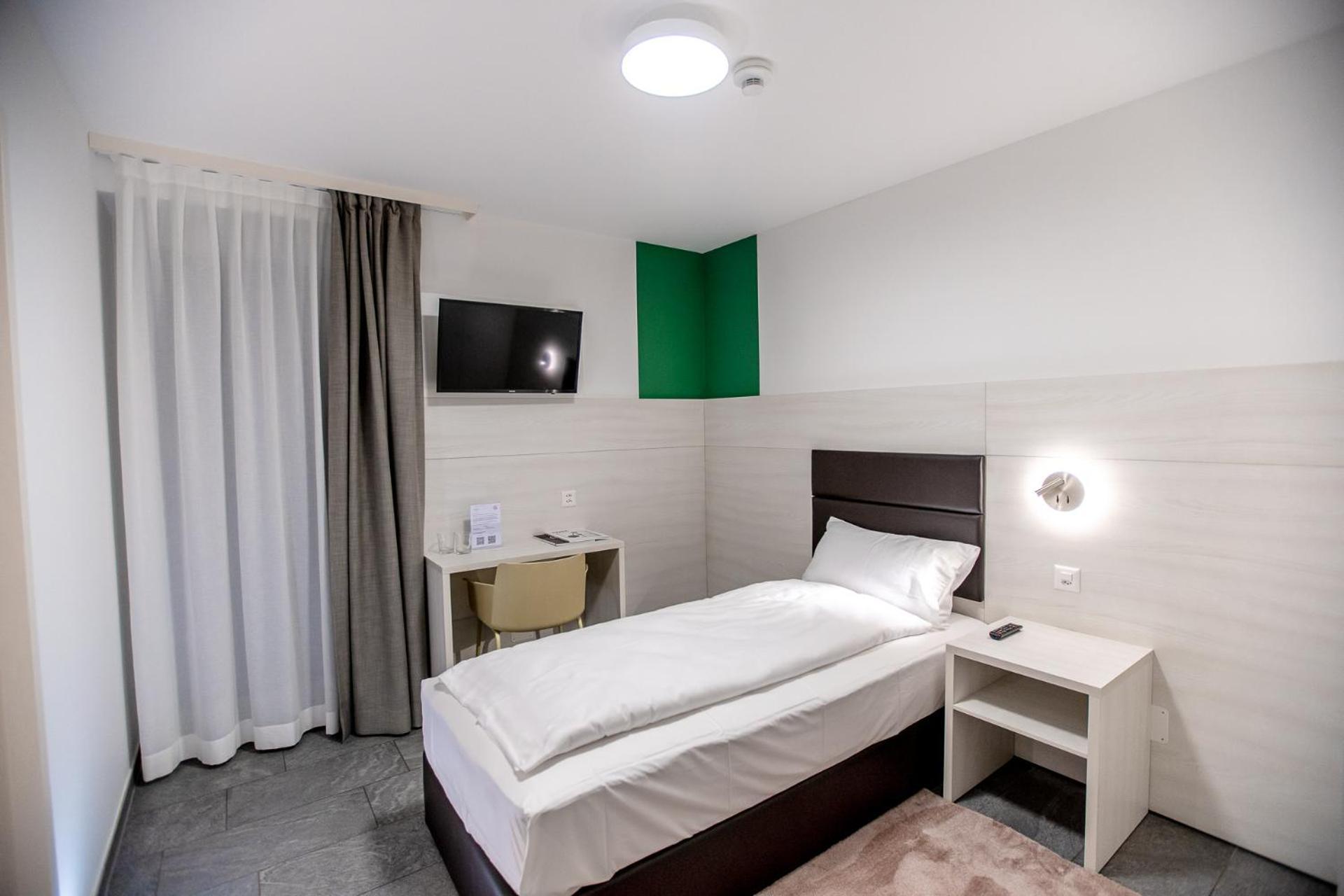 Miralago Locarno Easy Rooms Muralto Rum bild