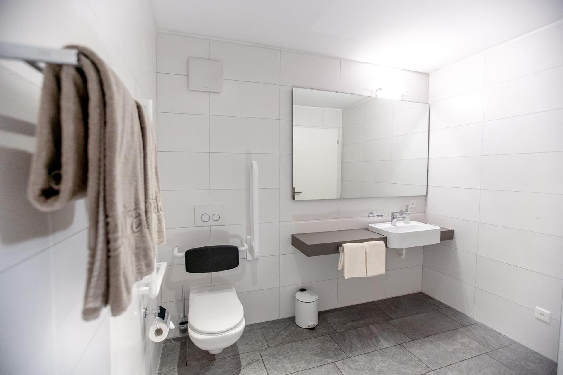Miralago Locarno Easy Rooms Muralto Rum bild