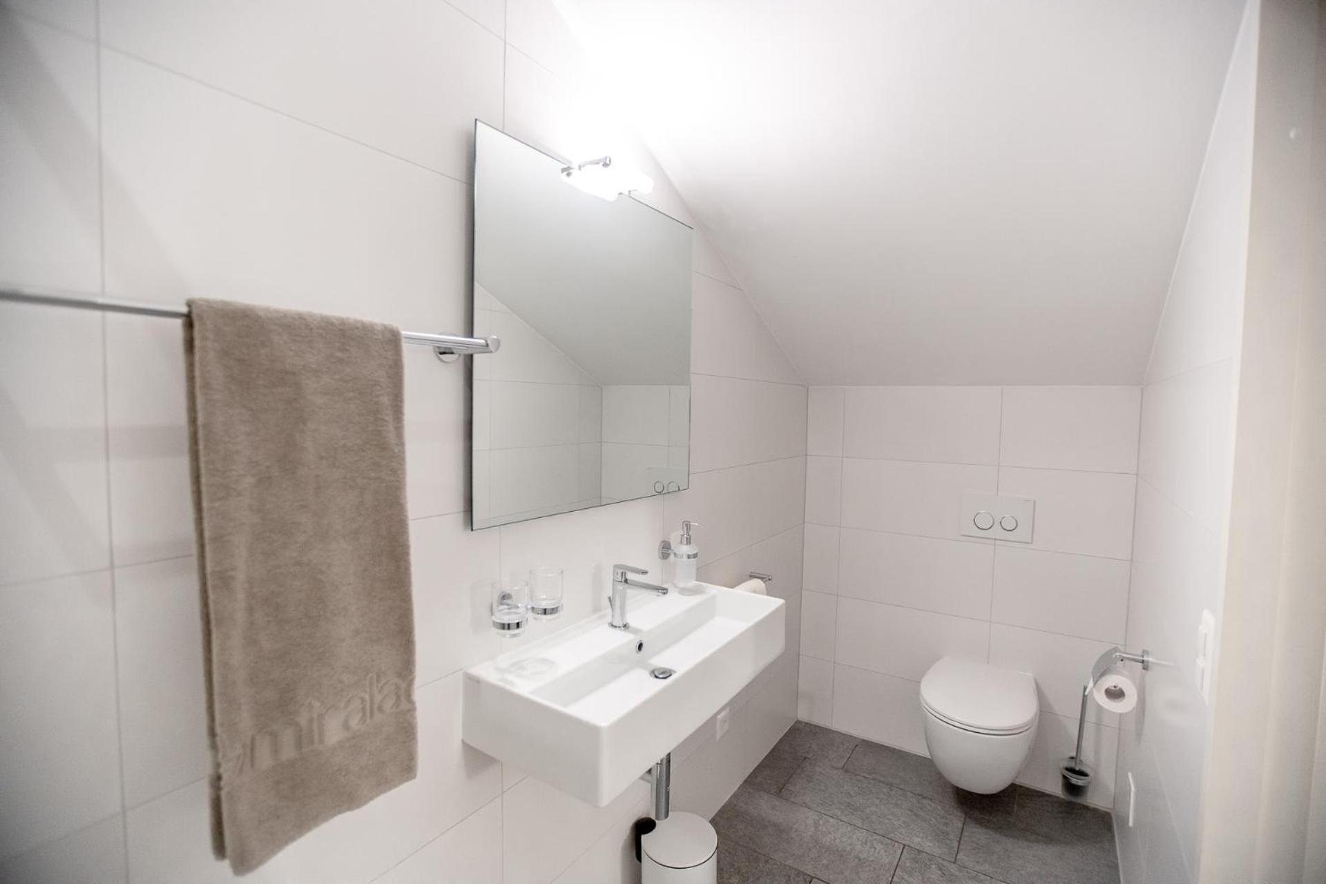 Miralago Locarno Easy Rooms Muralto Rum bild