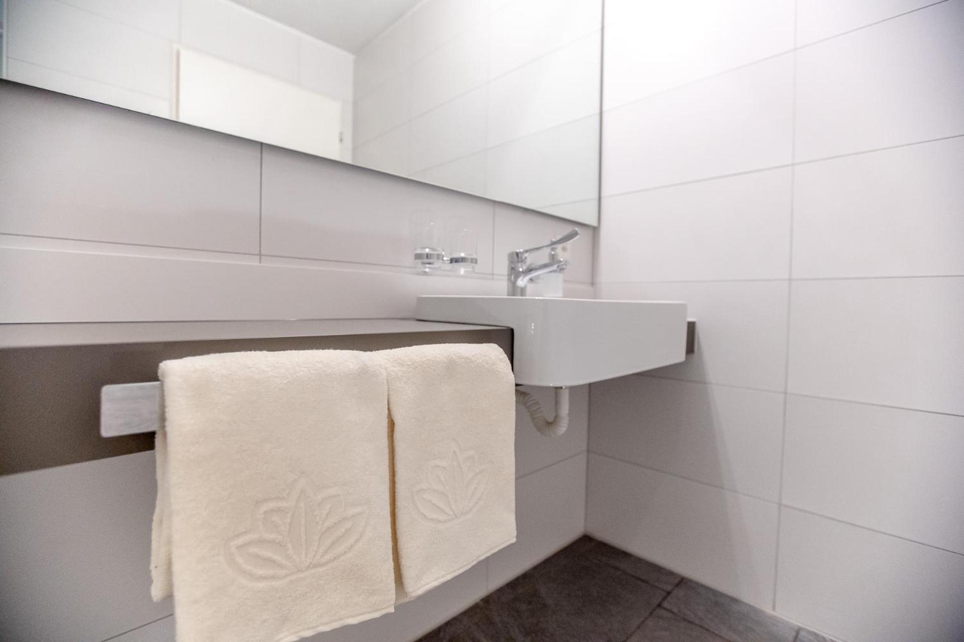 Miralago Locarno Easy Rooms Muralto Rum bild